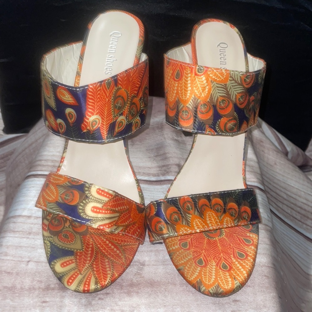 Queen shoes peacock pattern sz 43 good condition heel 5.5in